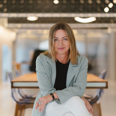 Denisa Gibovic- Mujer en Blockchain